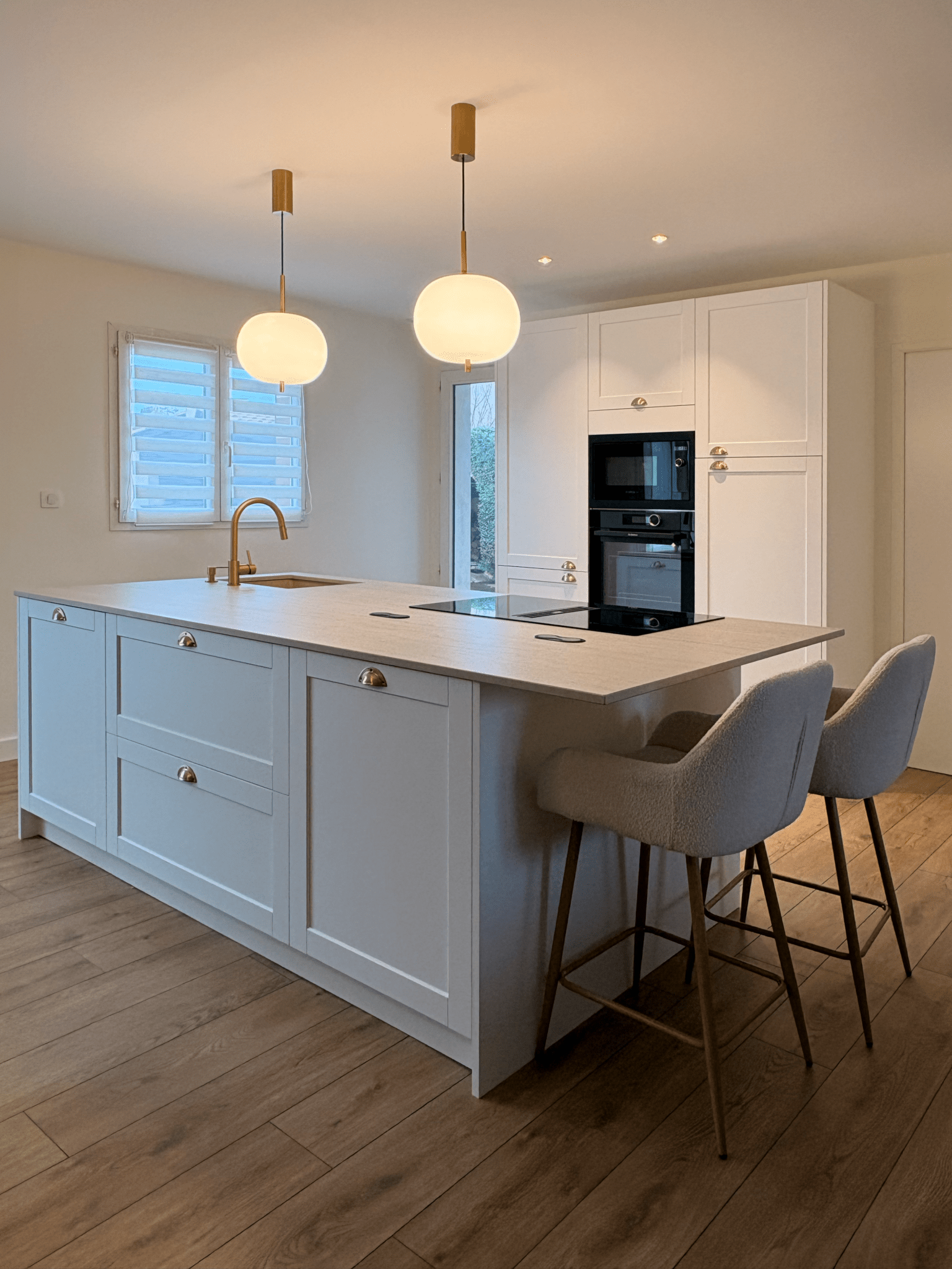 Créations de cuisines sur mesure SP CUISINE avec Armony Cucine, fabrication italienne avec granit, de chez GRANICO. Expert en cuisine sur mesure. Cuisine blanche