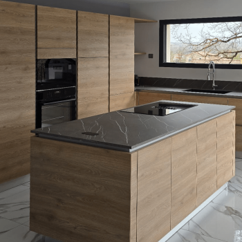 Cuisine Armony Réalisation SP CUISINE Toulouse Cuisine sur mesure SP CUISINE avec Armony Cuisine. Expert en cuisine sur mesure. Cuisine bois et noire